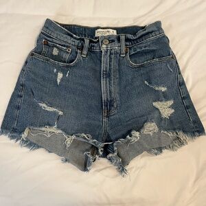 Abercrombie & Fitch Curve Love The Mom Shorts High Rise